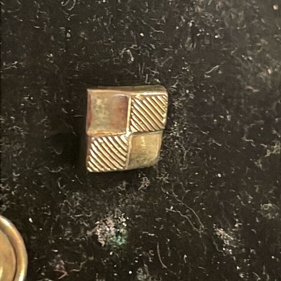 Vintage 0.5” Art Deco square gold tone striped hat lapel pin tack - Picture 5 of 10